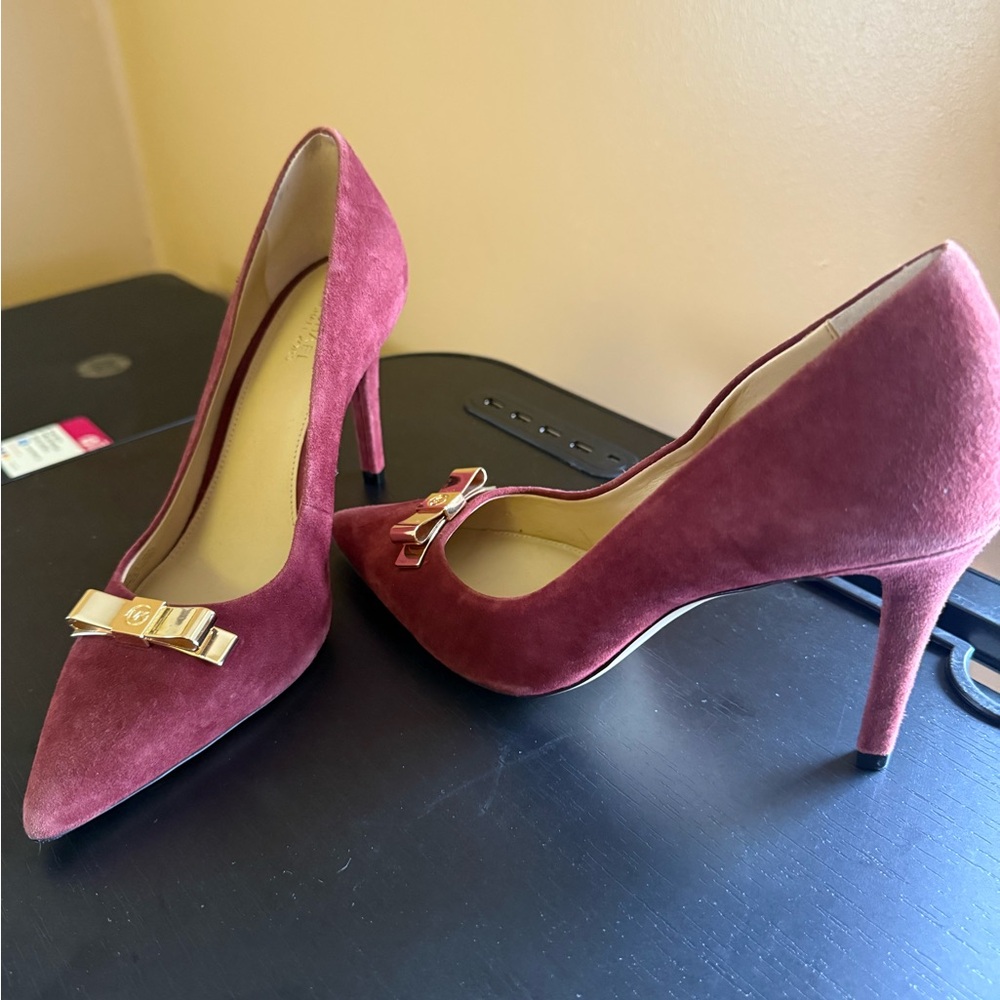 Michael Kors suede and Gold bow Heels with Stiletto Design